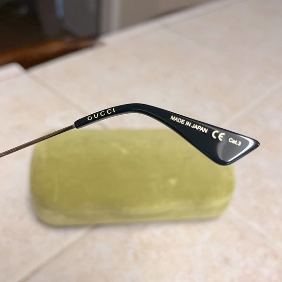 Like New Gucci “Guccify” Tiger Square Sunglasses w/ case and cloth (Unisex) - Picture 4 of 8